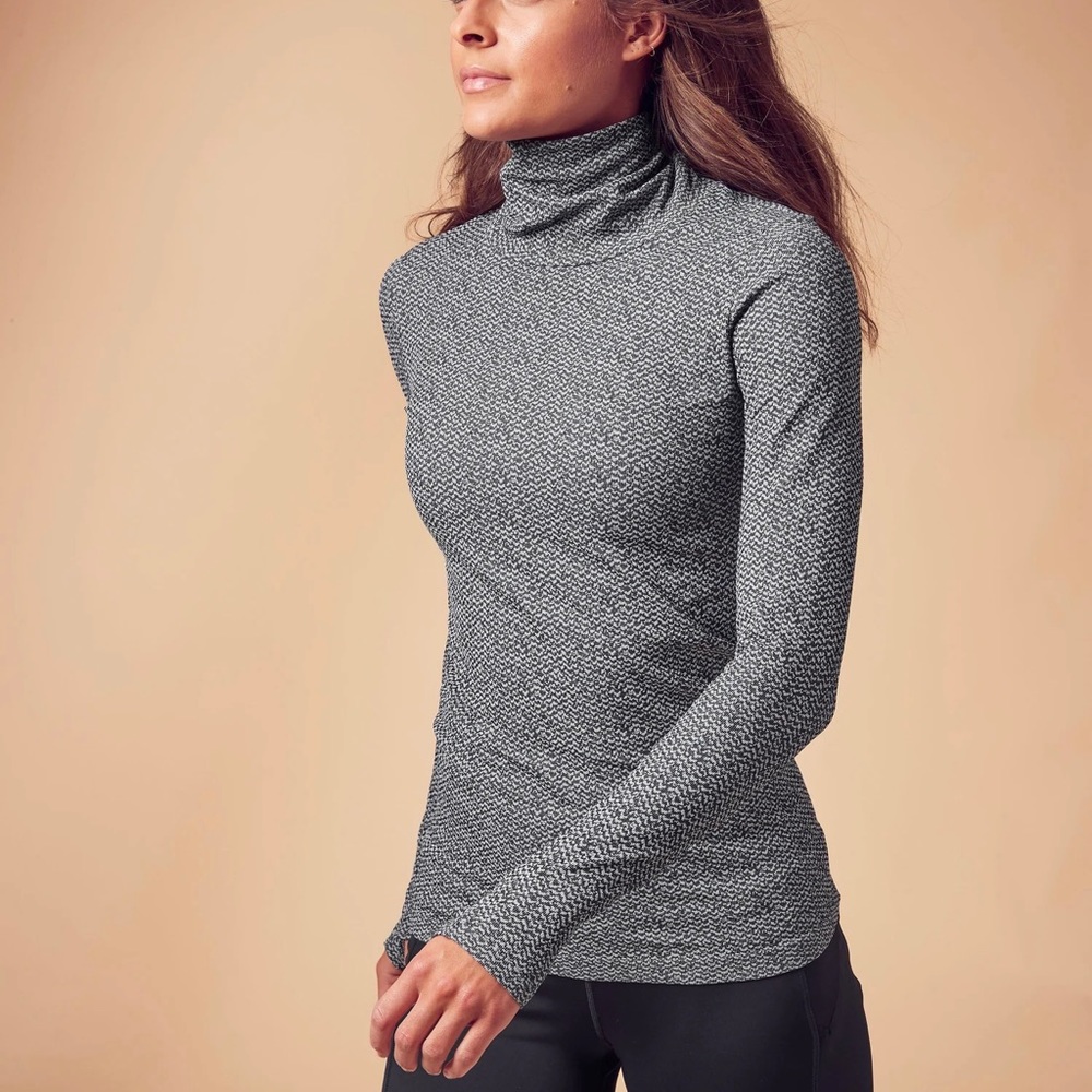ATHLETA Flurry Peak Long Sleeve Top Turtleneck Base Layer S